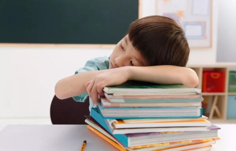 当孩子被大人骂时家长应该怎么做,孩子经常被父母骂会造成什么影响