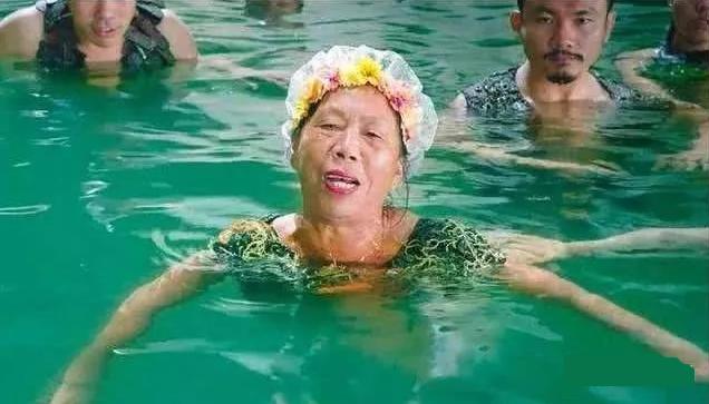 周星驰电影里面的草根大妈,周星驰扮演大妈片段