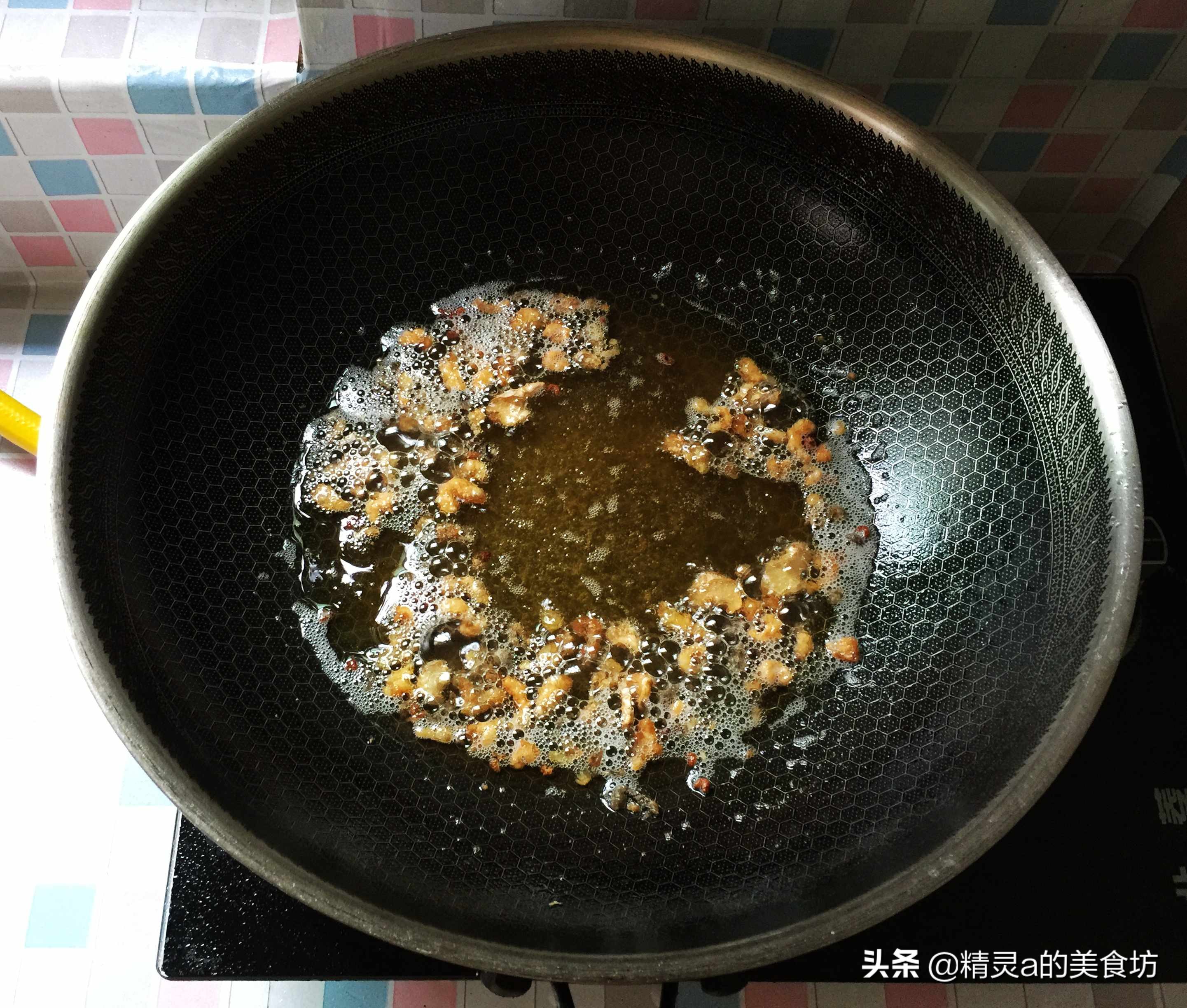 熬鸡油，直接下锅就大错特错啦！学会这一招，颜色澄黄，味道香浓
