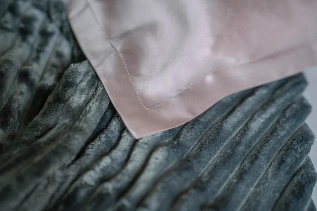 夏日的浪漫洗衣液香味持久留香,真丝护色洗衣液桑蚕丝专用