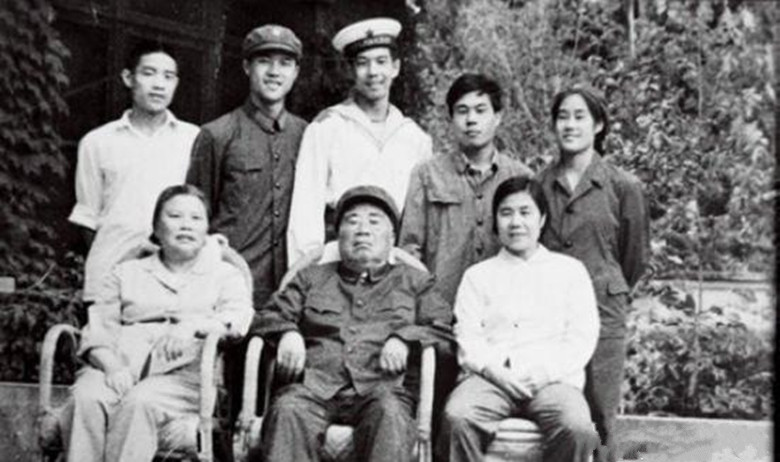 朱国华被判刑后,百姓议论是否会影响朱老总形象,康克清平静回答