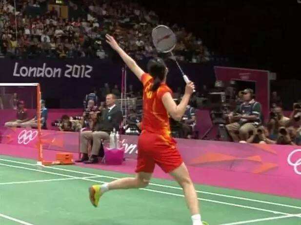 羽毛球挥拍正确方法和发力,羽毛球引拍挥拍技巧