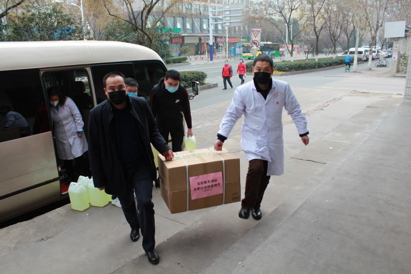 央视播报抗击疫情的党员事迹,疫情防控勇当战斗员