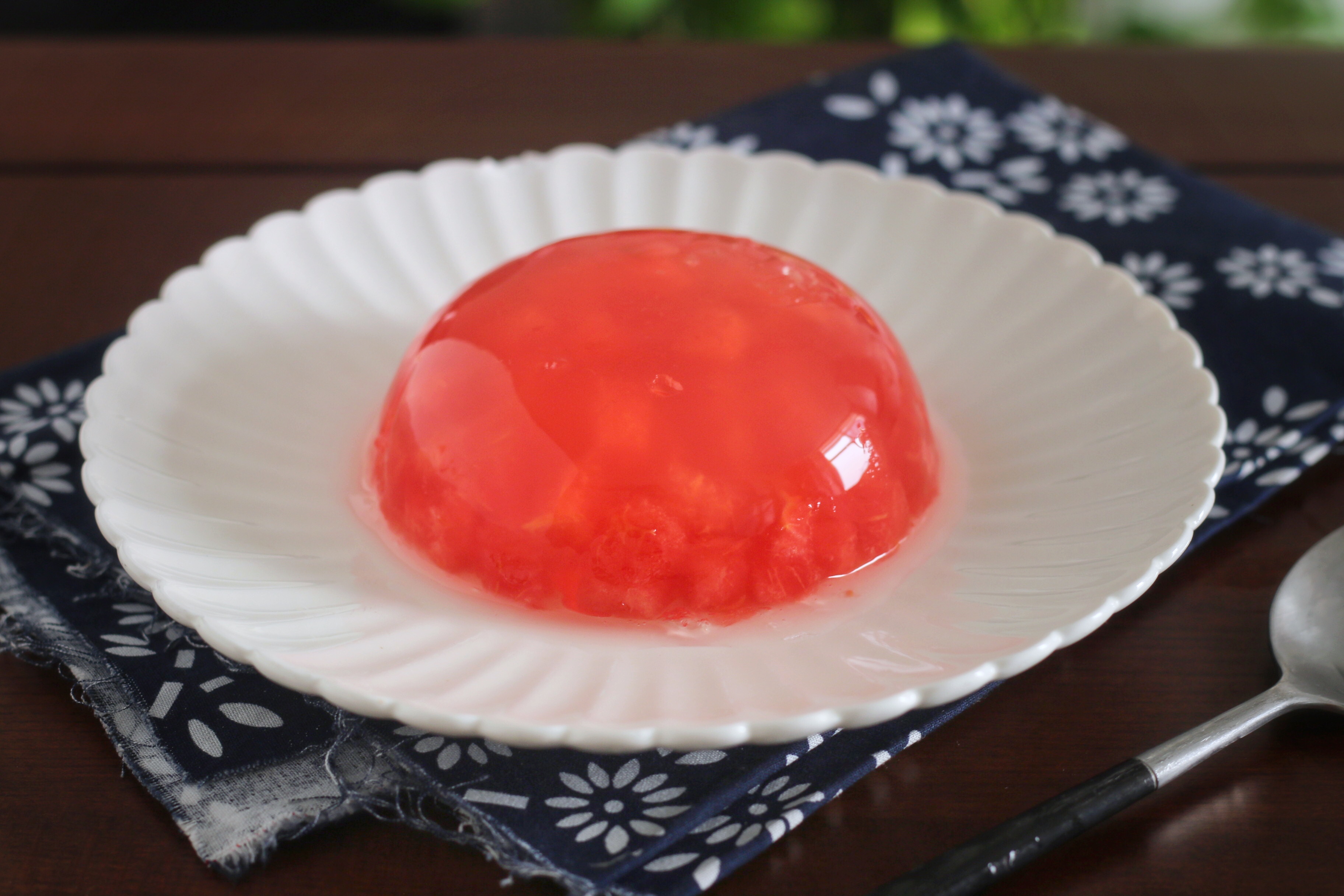 把圆的西瓜做成正方形西瓜果冻,最解暑的果冻西瓜怎么做