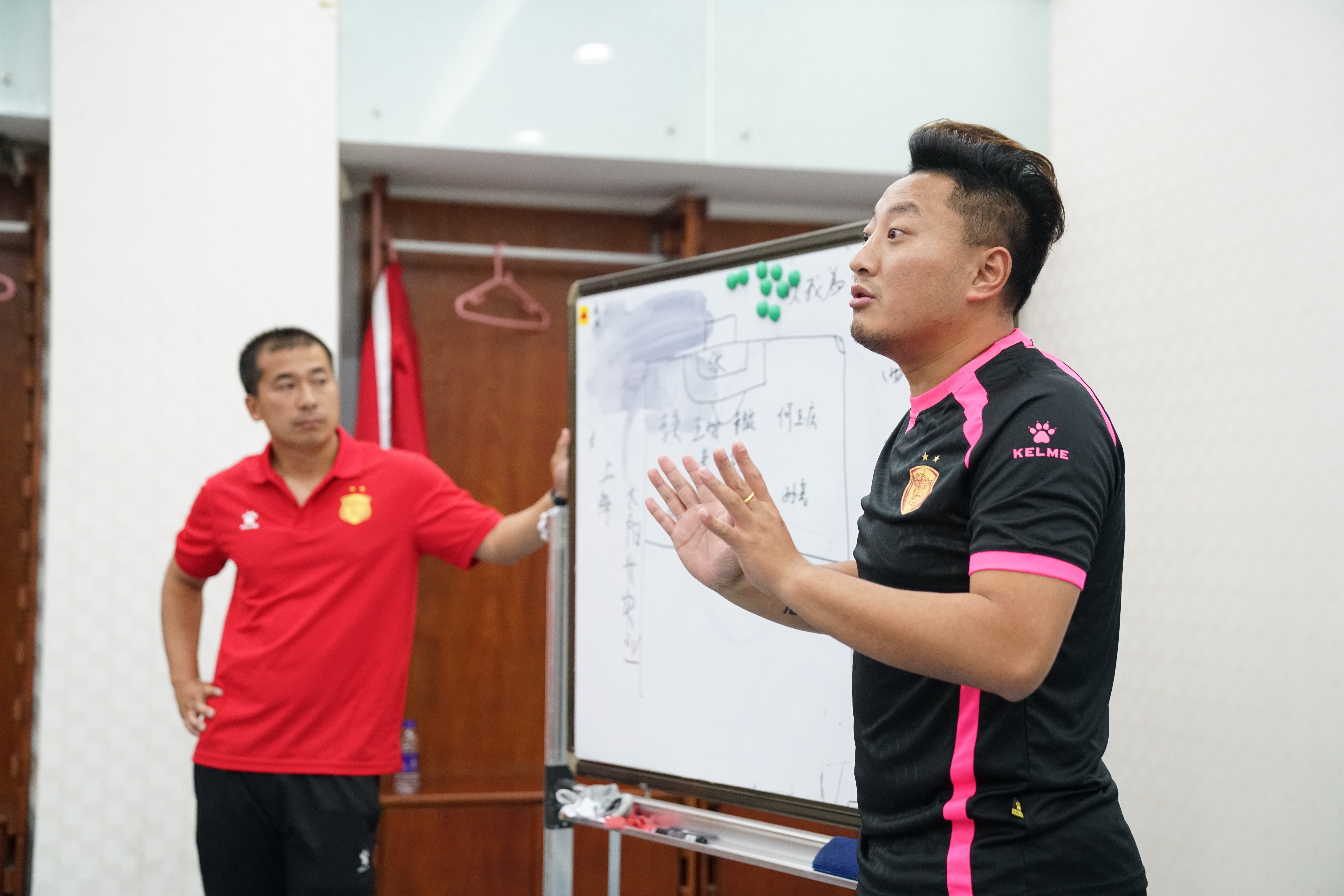 王洪亮足球训练,王洪亮球员时期