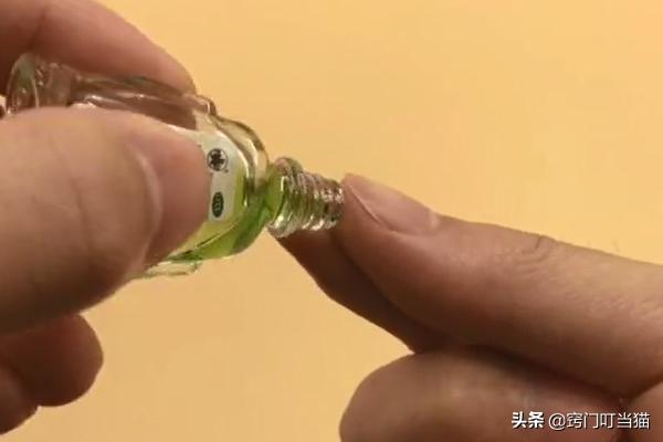 502把两个手指粘在一起了怎么分开,502胶水把两个手指粘一块了怎么办