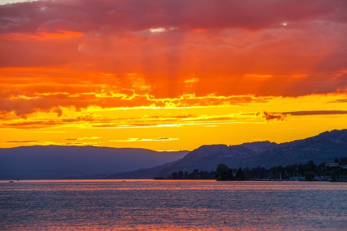 瑞士蒙特勒镇旅游攻略,蒙特勒小镇美景