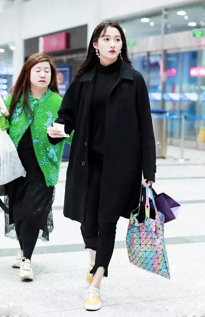 周冬雨的大胆穿搭,周冬雨正确穿搭