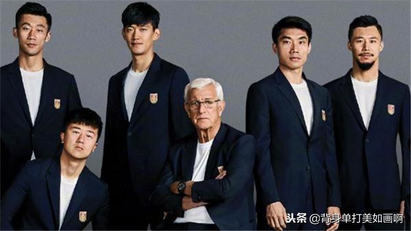 国足里皮合影,国足低调归来