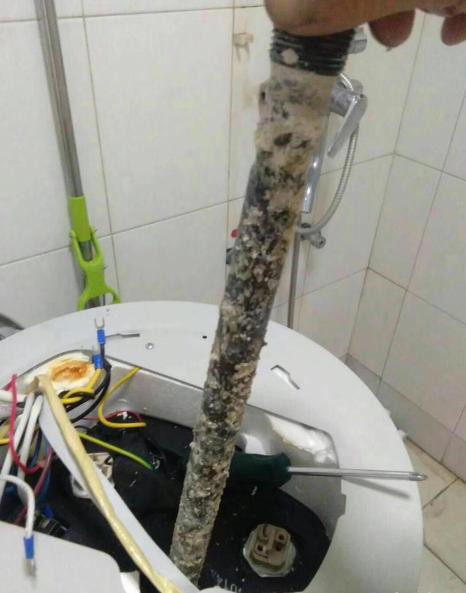 热水器不清理会不会短路,水箱式热水器怎么清理