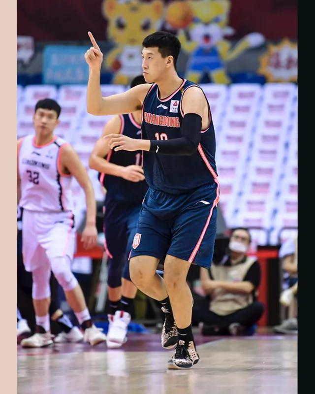 cba今日球鞋上脚一览,今日cba球鞋上脚一览