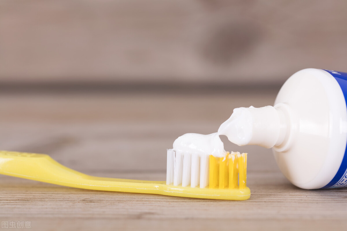 银子耳钉发黑怎么清洗,银子发黑没有锡纸怎么清洗变白