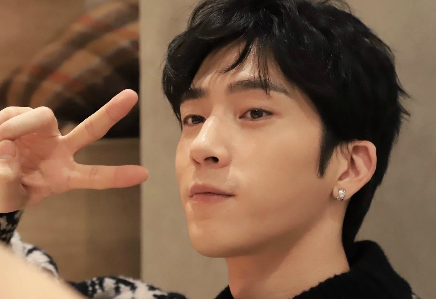 井柏然：单亲家庭长大的他，如今凭什么混的风生水起