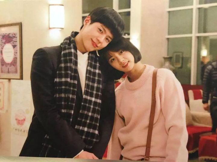 不想穿那些网红卖的衣服?感觉不上档次?也不想选奢侈品?