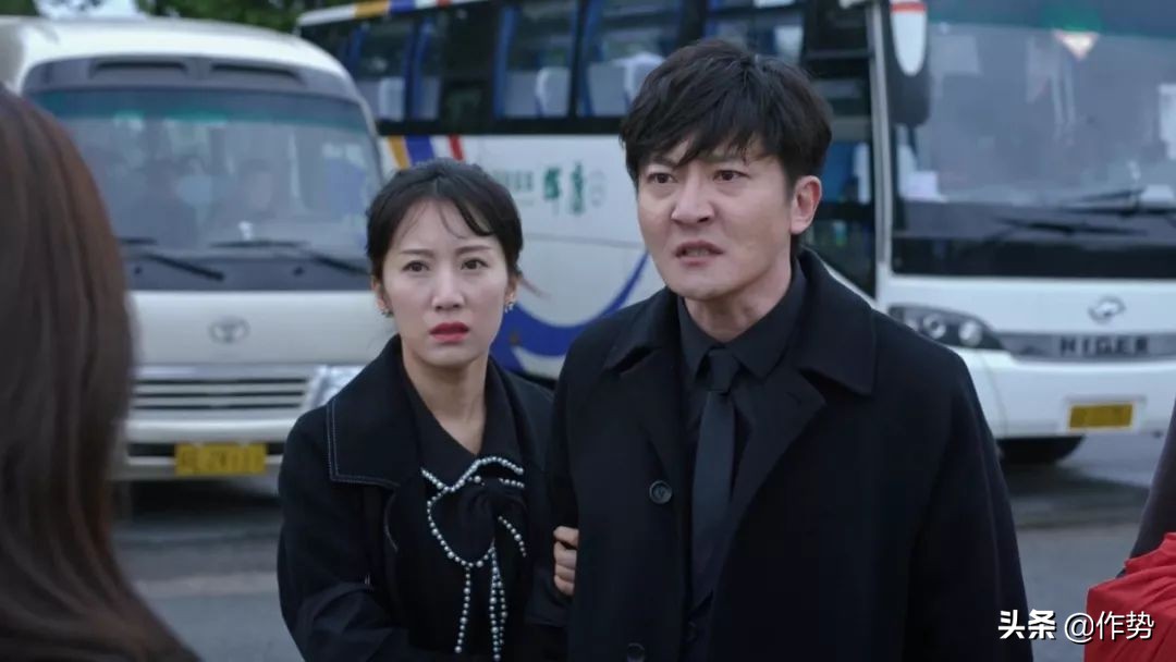 挺好的朱丽穿的衣服,都挺好的朱丽穿的大衣是啥牌子