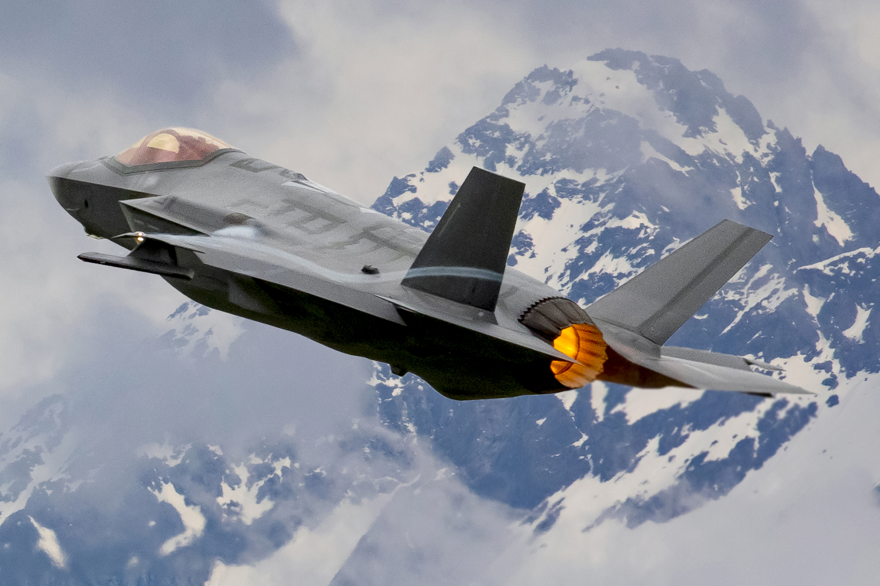 中立国也要隐形战斗机？瑞士花65亿美元买36架F35，波音大失所望