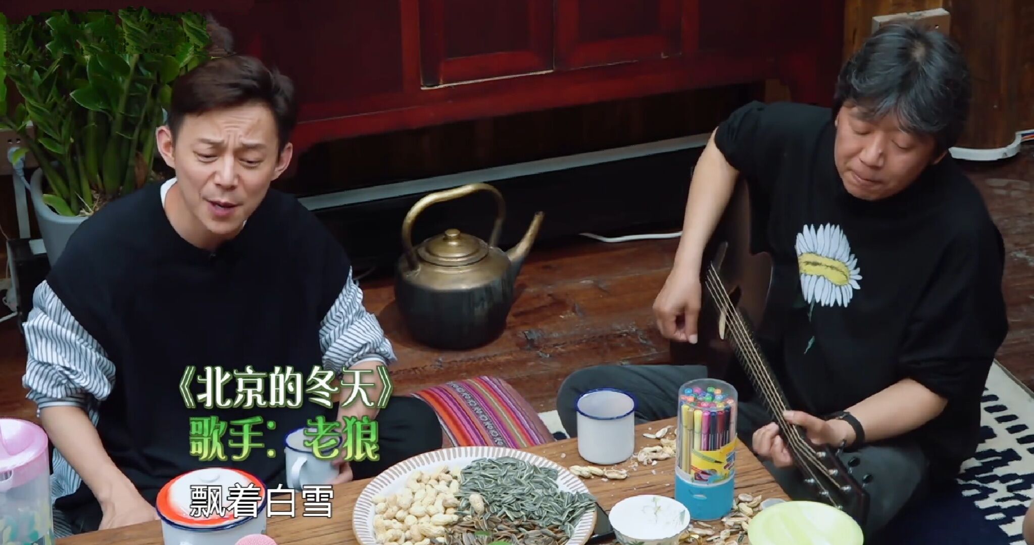 《向往的生活》迎来一位老牌歌手，他曾经靠一首歌赚了800万