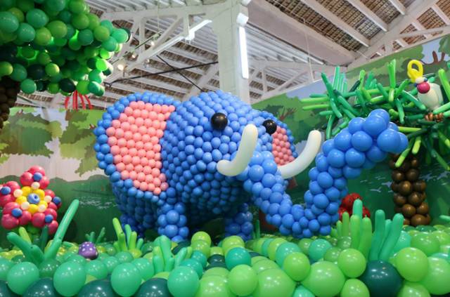 如何用气球布置生日墙,用气球怎么布置生日会场