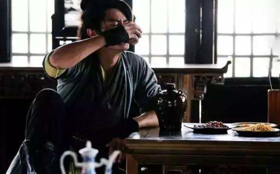 嫁给一个酗酒的男人怎么办,嫁给一个爱喝酒的男人