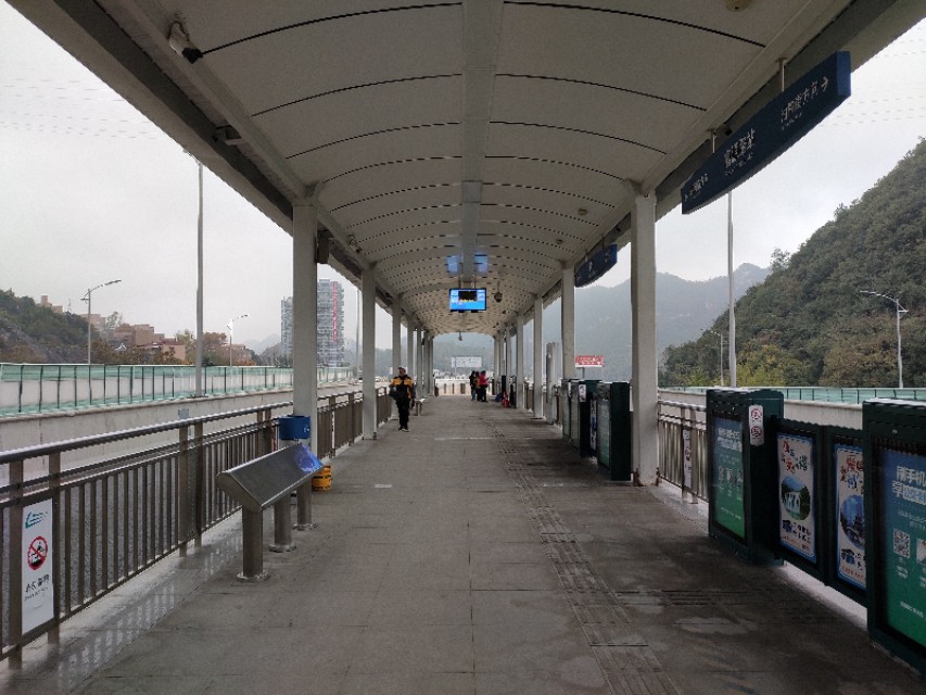 体验一下brt快速公交畅通无阻,brt公交有什么明显优点