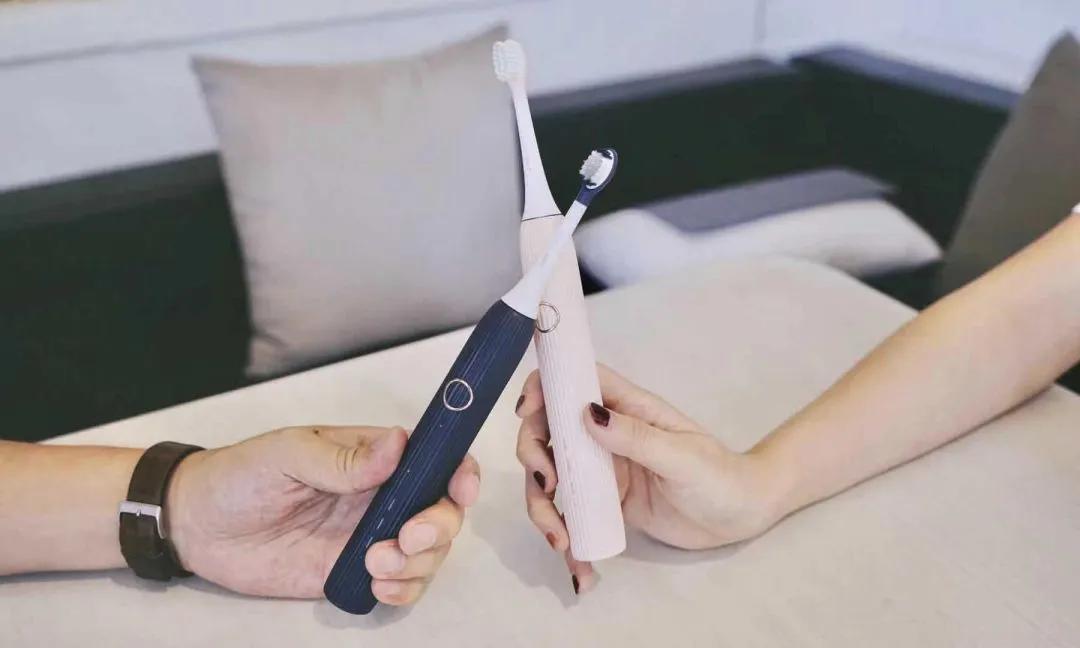 旋转式电动牙刷和声波式电动牙刷,智能成人电动牙刷声波洁牙神器