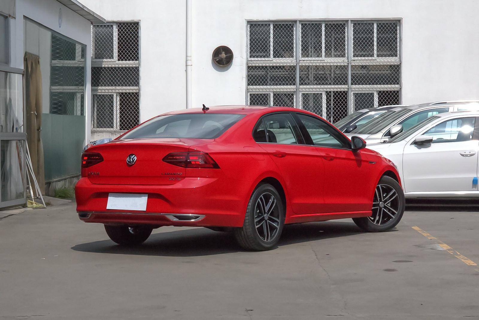 凌渡凭什么卖14万还畅销？带T油耗才5.5L，尾门竟暗示了高尔夫8