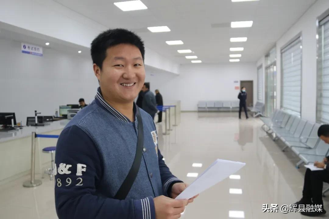 河南辉县丨我市交警大队车管所办理“放管服”异地申领摩托车驾驶证业务第一人