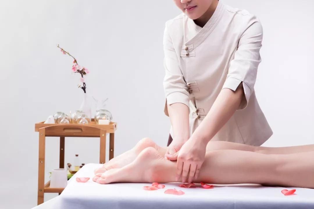 脸颊两侧腮边长痘怎么淋巴排毒,淋巴排毒不畅腮边长痘怎么解决