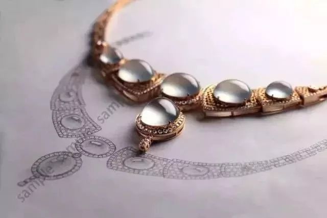 彩金戴在白衣服上会掉色什么原因,彩金戴时间长了会难看吗