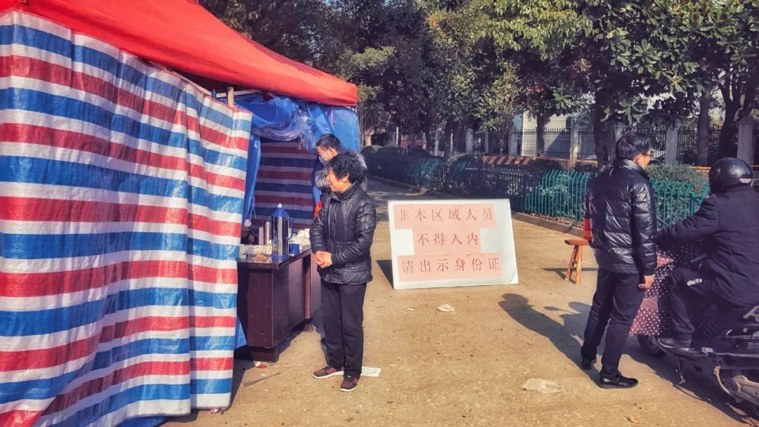 疫情下的县城夜晚照片真实,疫情时期农村的真实生活