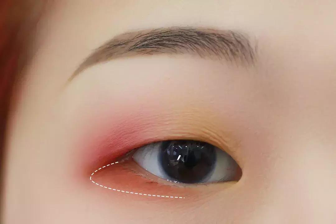 眼影怎么画新手简单又好看不显脏,日常眼影怎么画新手简单又好看