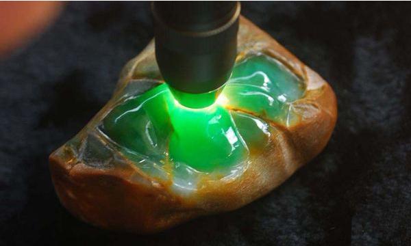 如何辨别翡翠原石好坏,如何鉴别翡翠的好坏优劣