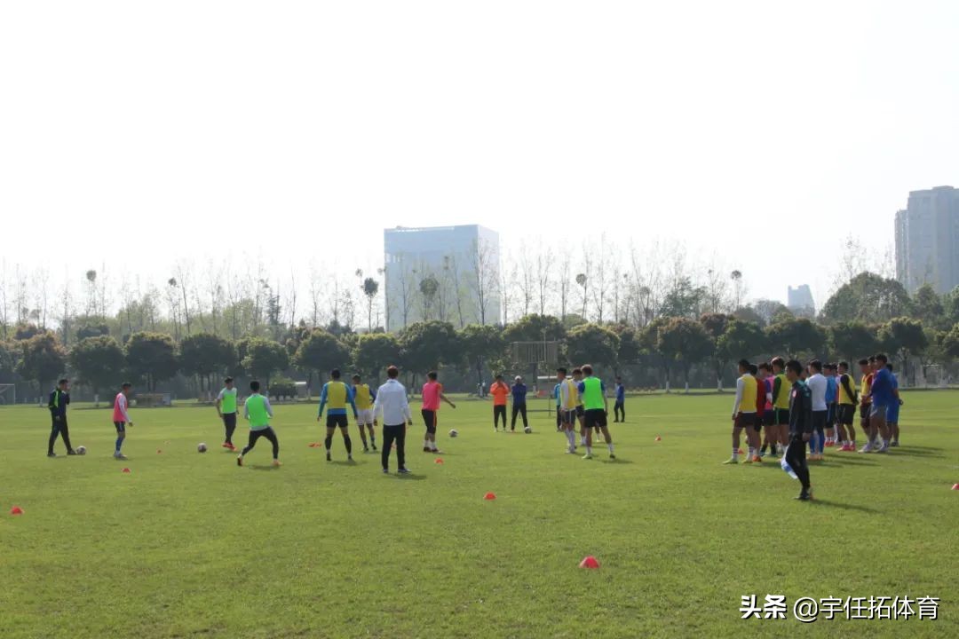 独家丨华昆高层否认单方面解约，多位名将现身淄博蹴鞠训练