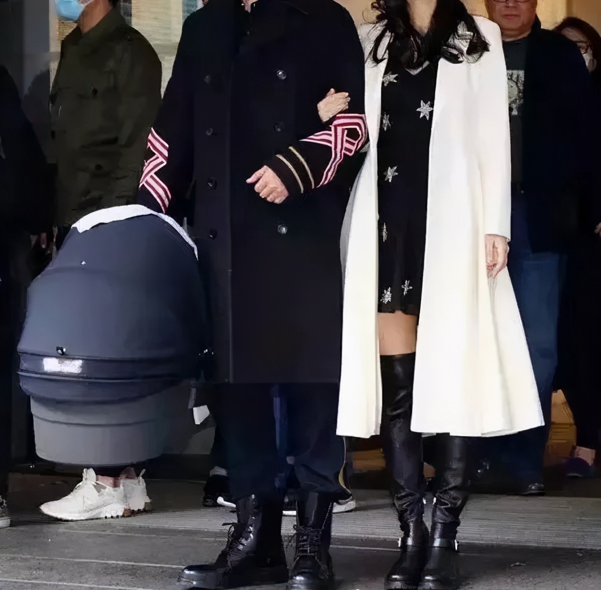 吉娜生完孩子现状,吉娜怀孕的消息