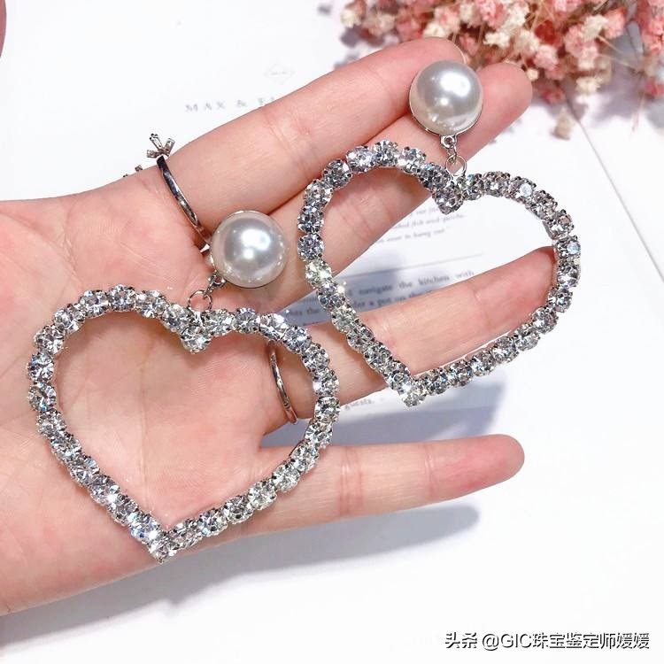 尼泊尔莫桑钻石,尼泊尔莫桑钻与钻石的区别