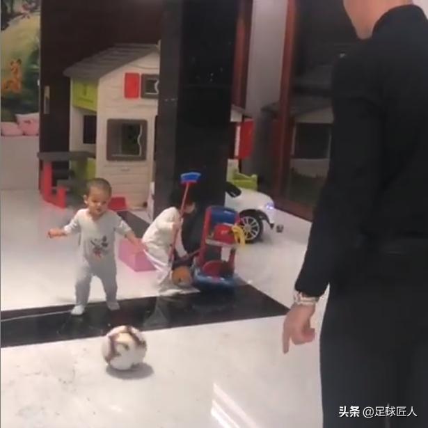 c罗和迷你罗最新消息,c罗二儿子训练