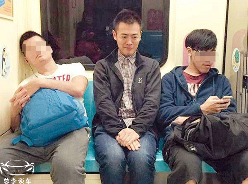 身价300亿富二代去上班,300万的身价开什么样的车