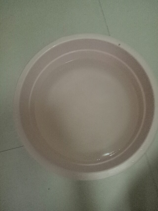 地面潮湿，让地板快速干，您只要拖地的时候加一物，既干净又干爽