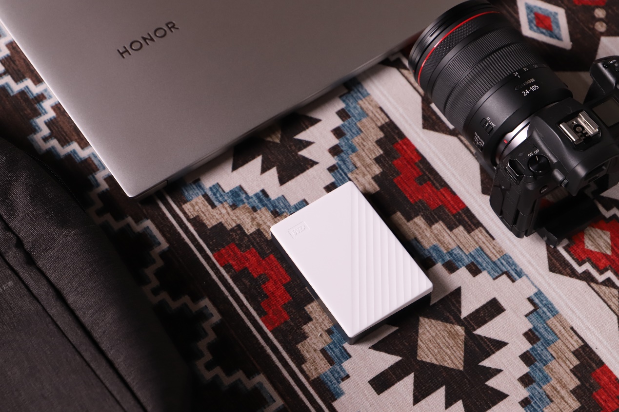 西部数据wd1tbusb3.0移动硬盘评测,西部数据机械移动硬盘随行版评测