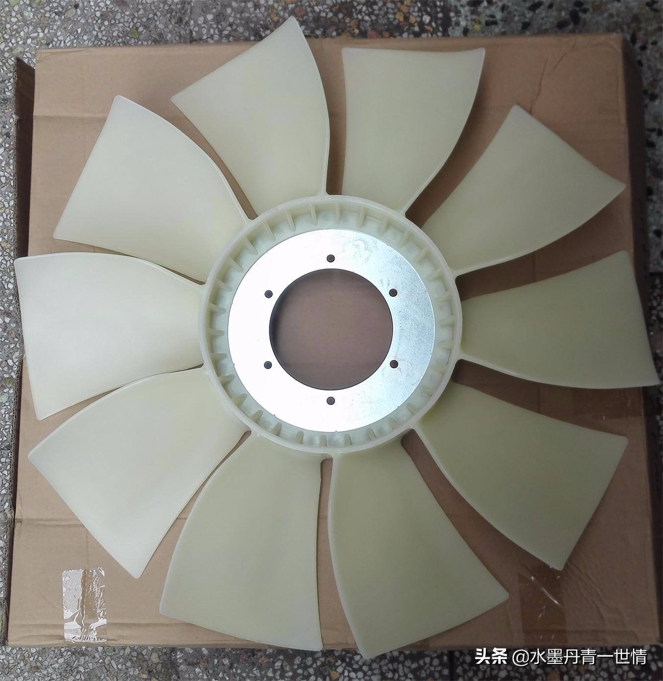 挖掘机水温高的原因有哪些？换加大散热风扇有效吗？