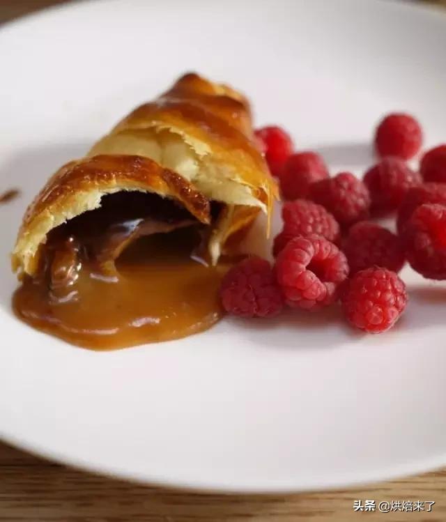 怎么吃都不重样的牛角包，一口咬下去，外酥内软，软绵不失嚼劲