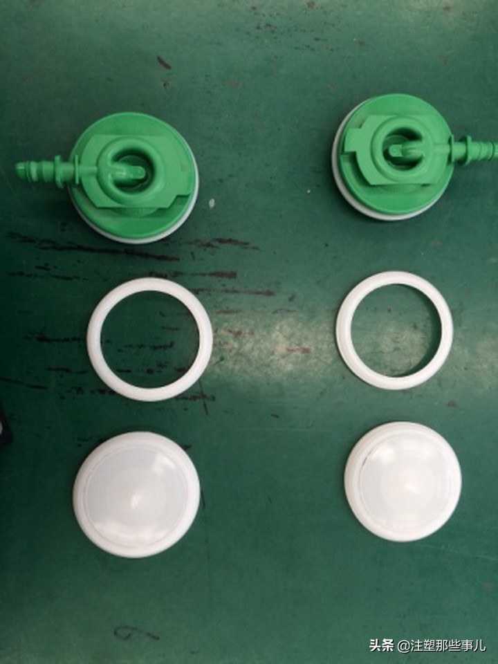 注塑机机械手上下料自动化,机械手怎么配合两台注塑机生产