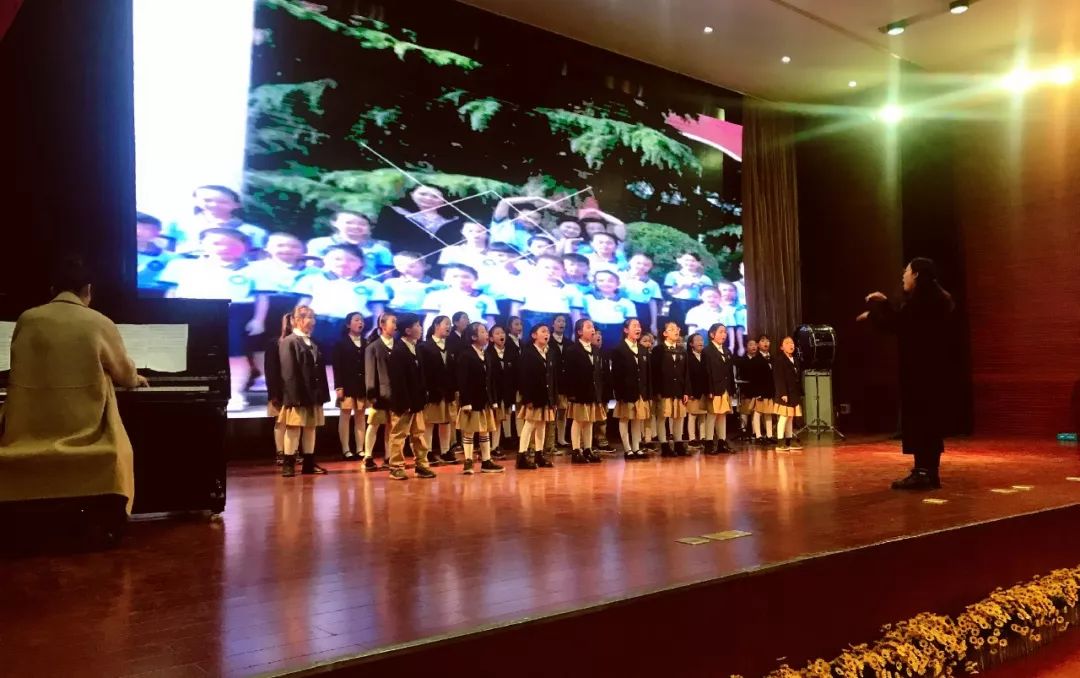 不忘初心砥砺前行教育实践活动,不忘初心小学文艺表演