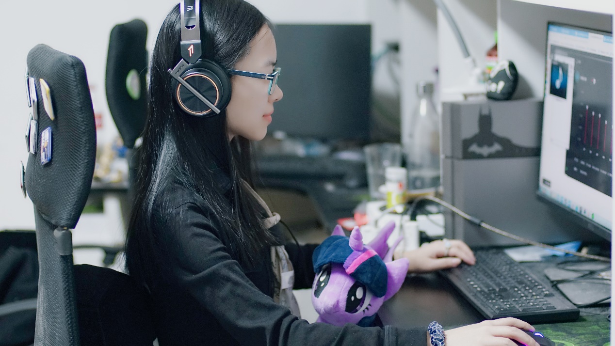 万魔电竞头戴耳机评测,技术不够装备来凑