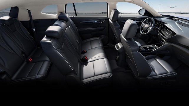 昂科威plus硬抗大货车,昂科威plus2024款平台