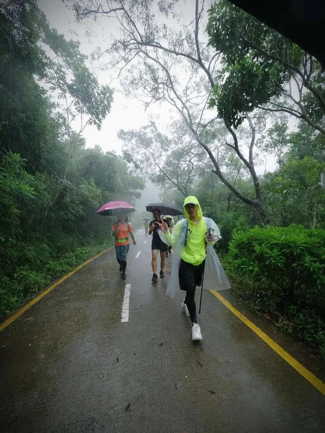 跑向沙9|哈工大沙9马峦山负重训练