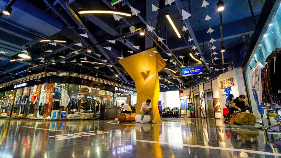 郑州火车站名牌店,郑州火车站大商场有哪些