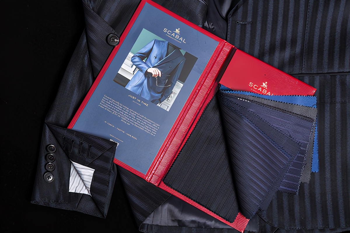 律师西服正装,律师一年四季穿什么西服