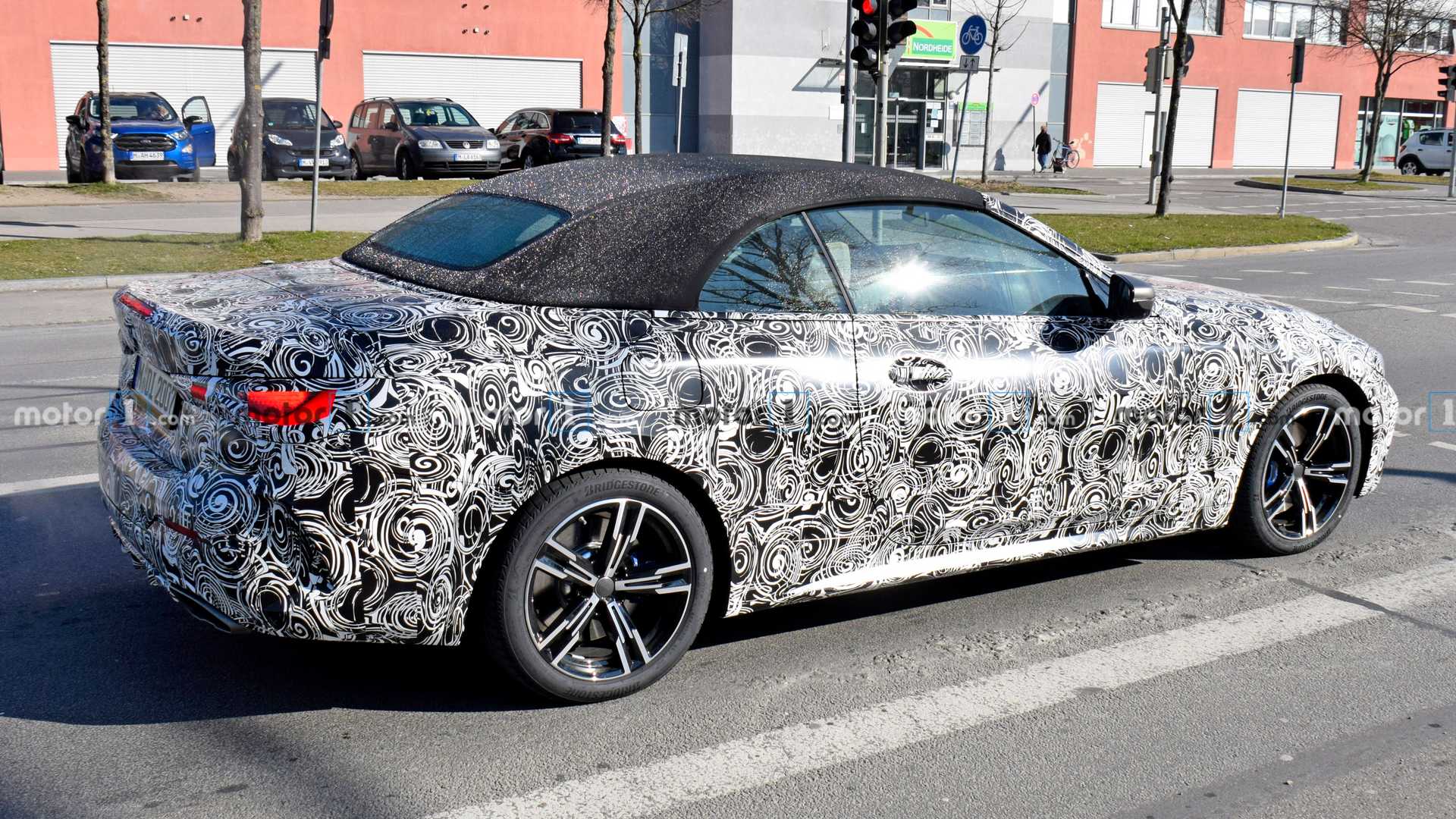 下一代宝马4系硬顶敞篷,宝马大鼻孔4系敞篷版硬顶