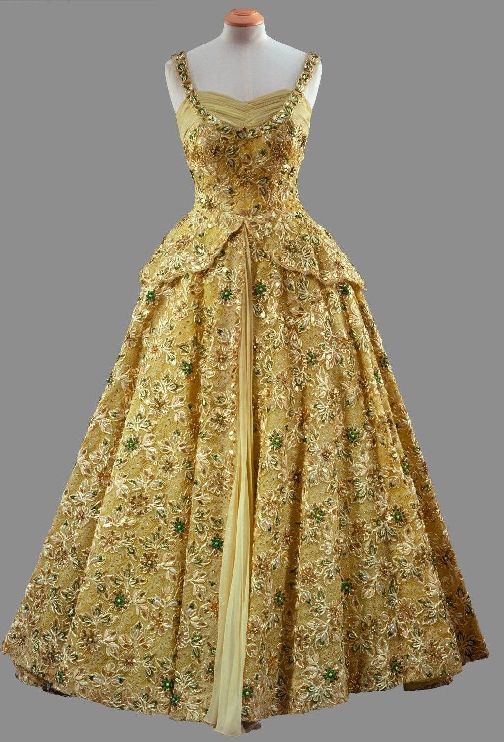 英女王高贵优雅的一生,英女王高贵气质的视频